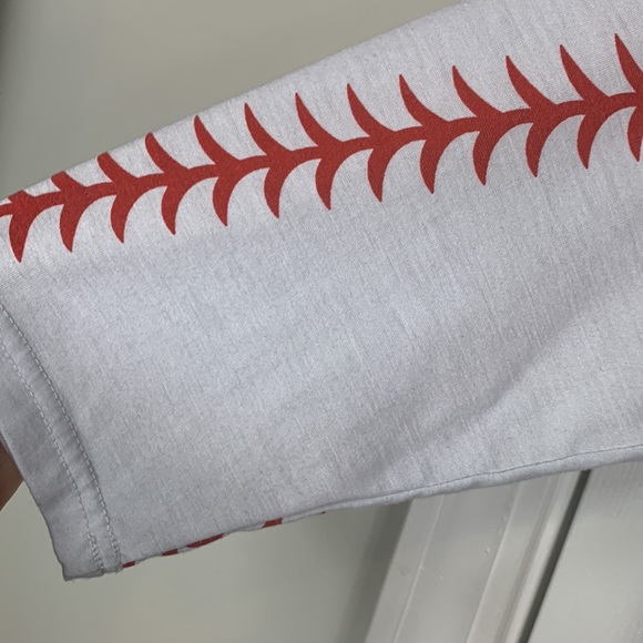 Iltex black tee shirt with white and red baseball themed sleeves size medium. - Picture 3 of 5